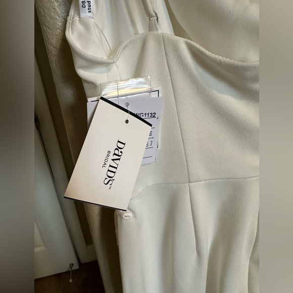 3D floral lace applique crepe mini dress in soft white, size 4 - Picture 7 of 8